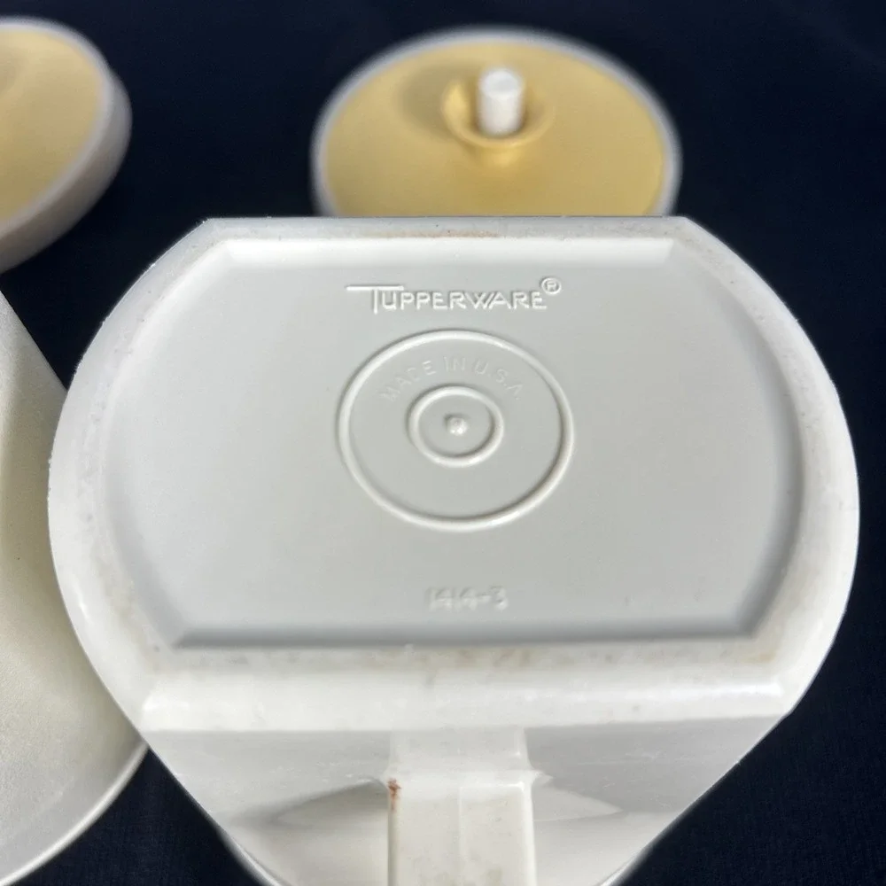 Tupperware Almond Creamer And Sugar Set 1414-3 &‎ 1415-1 Vacuum Seal Yellow Lids